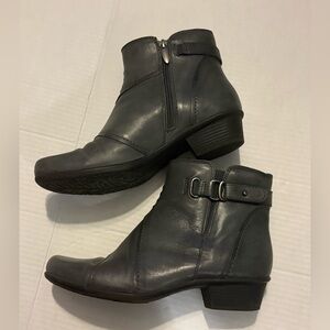 Earth Charcoal Gray Leather Ankle Boots Womens Comfort Zip Buckle Low Heel Sz 9
